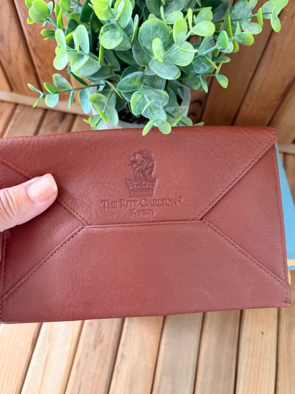 Ritz-Carlton Kapalua Leather Envelope Clutch | Vintage Hotel Collection Wallet - Picture 4 of 7